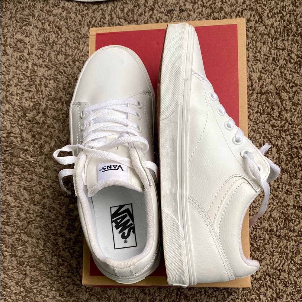 Vans White Classic Sneakers Minimalist Design - Picture 4 of 6